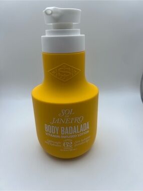 Sol de Janeiro Body Badalada Vitamin-Infused Lotion - Yellow & White